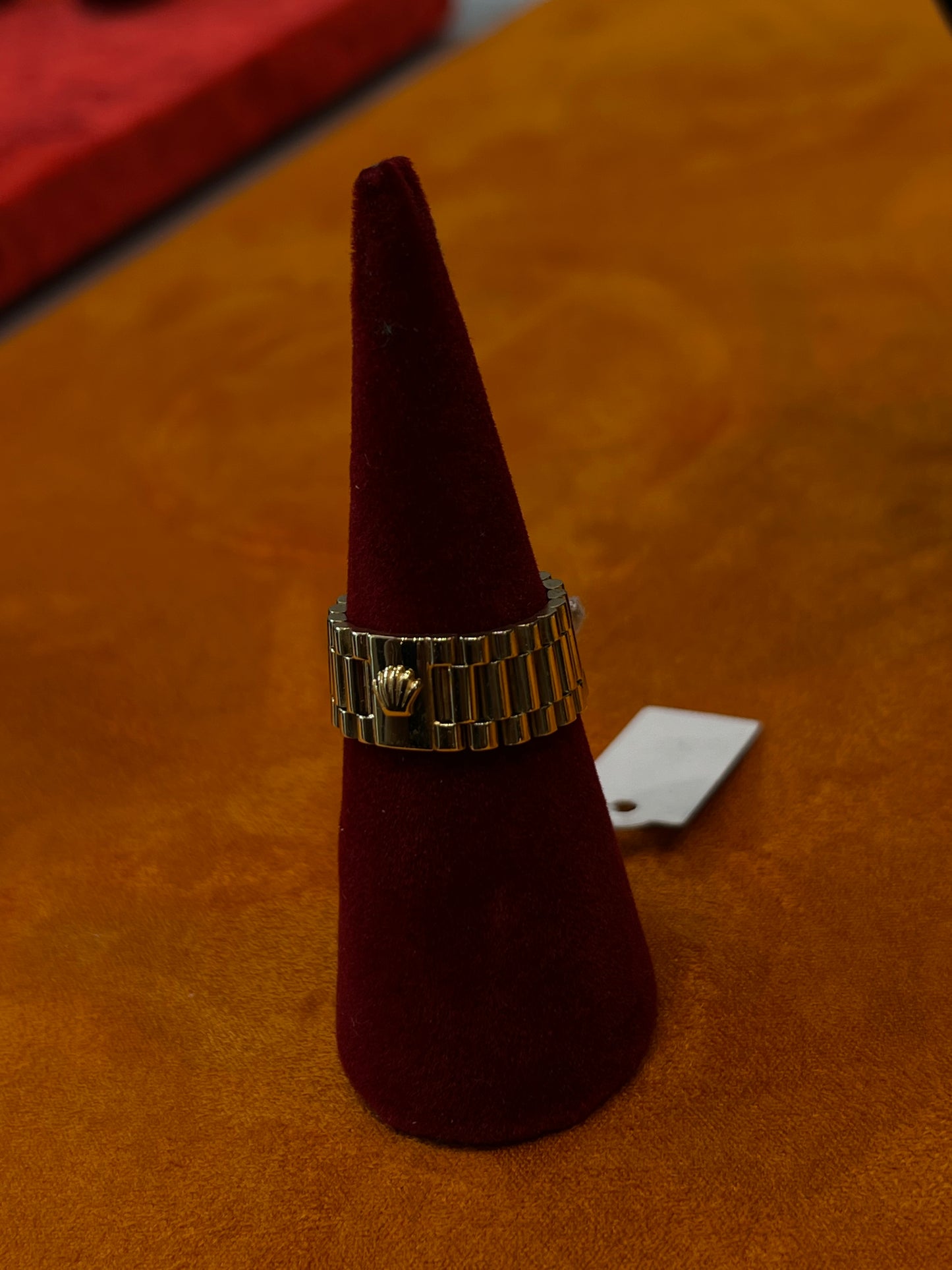 “Crown Heritage – Signature Royal Band”
