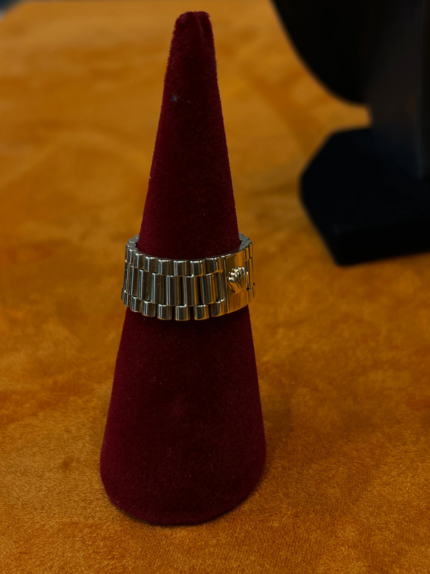 “Crown Heritage – Signature Royal Band”