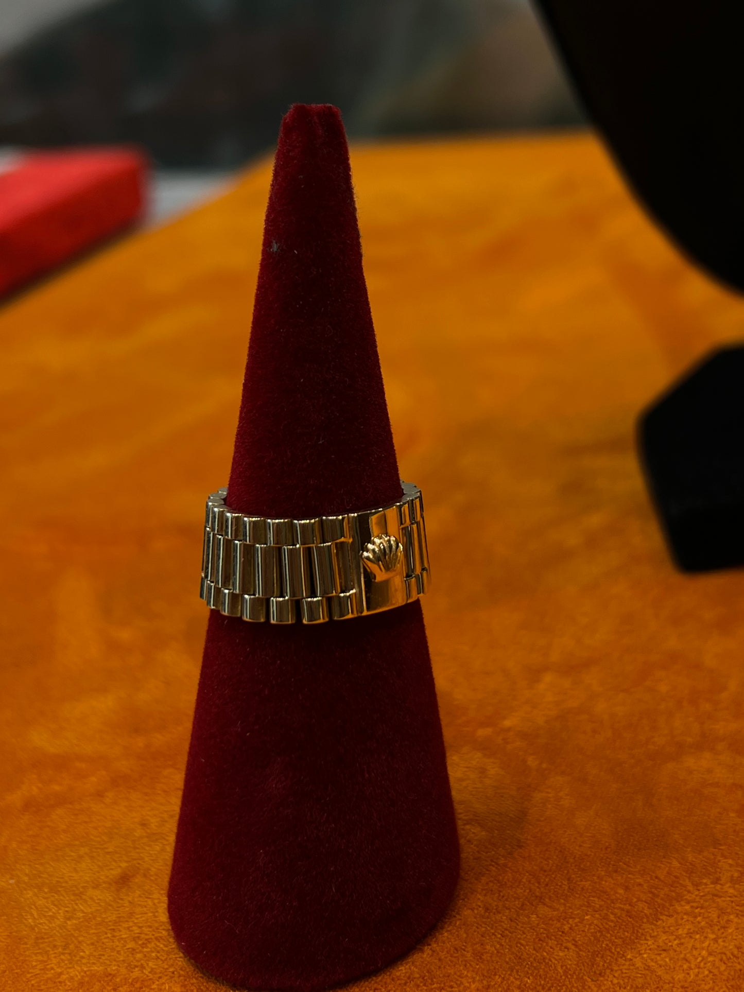 “Crown Heritage – Signature Royal Band”