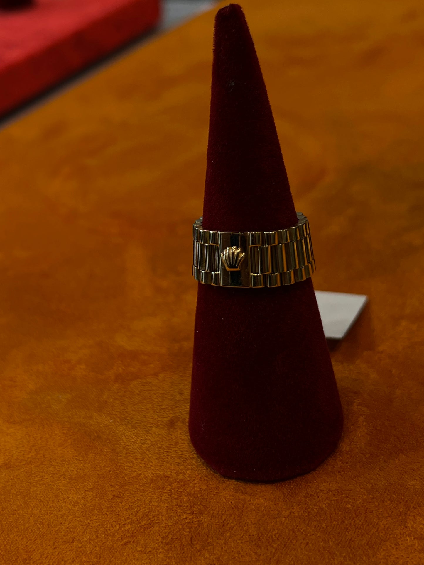 “Crown Heritage – Signature Royal Band”