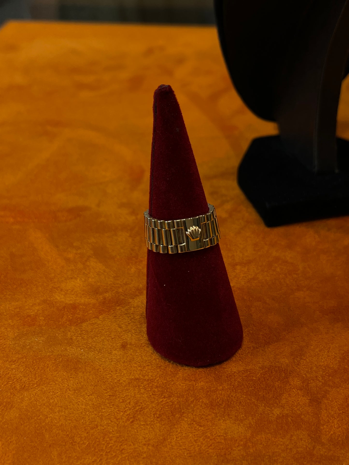 “Crown Heritage – Signature Royal Band”